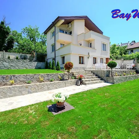 Villa Baywatch